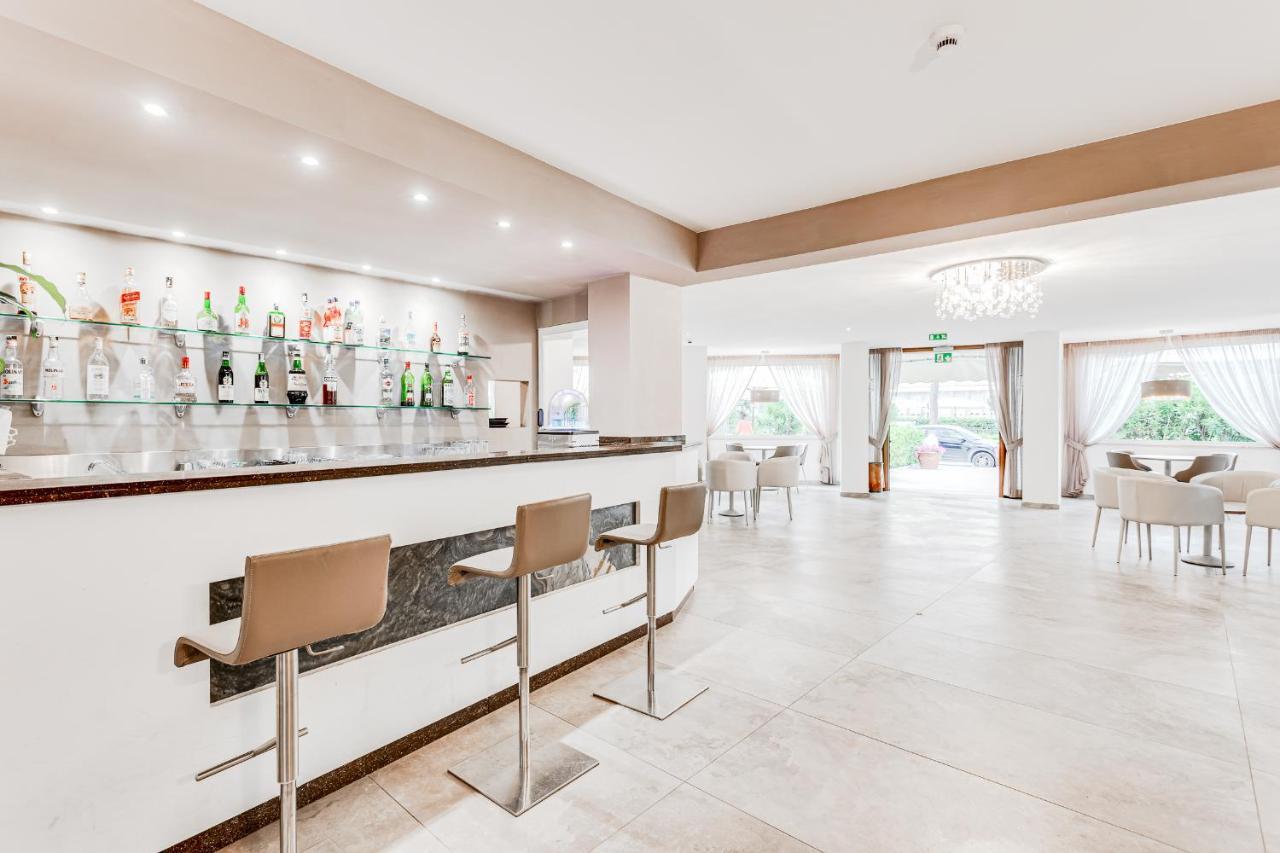 Hotel Schiller Cervia Exterior foto