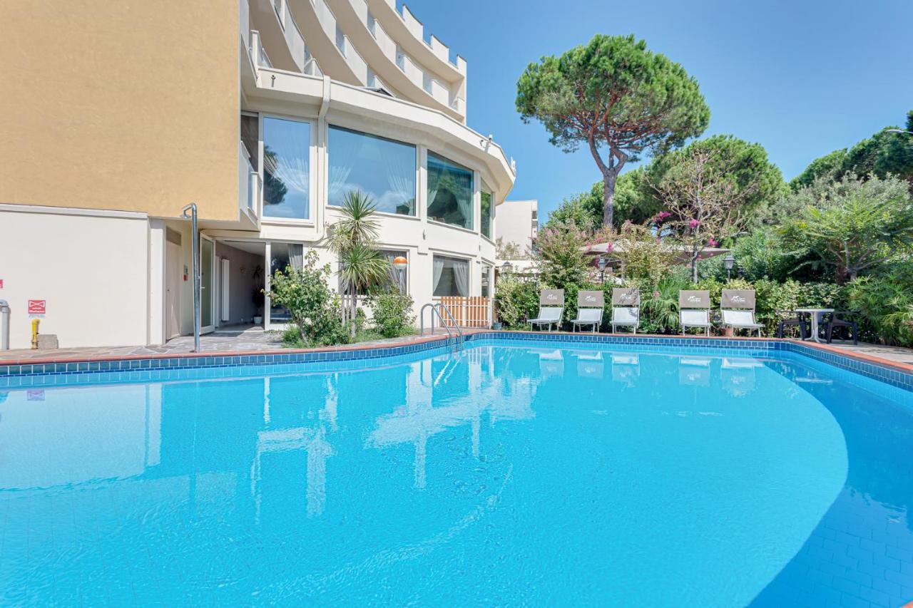Hotel Schiller Cervia Exterior foto