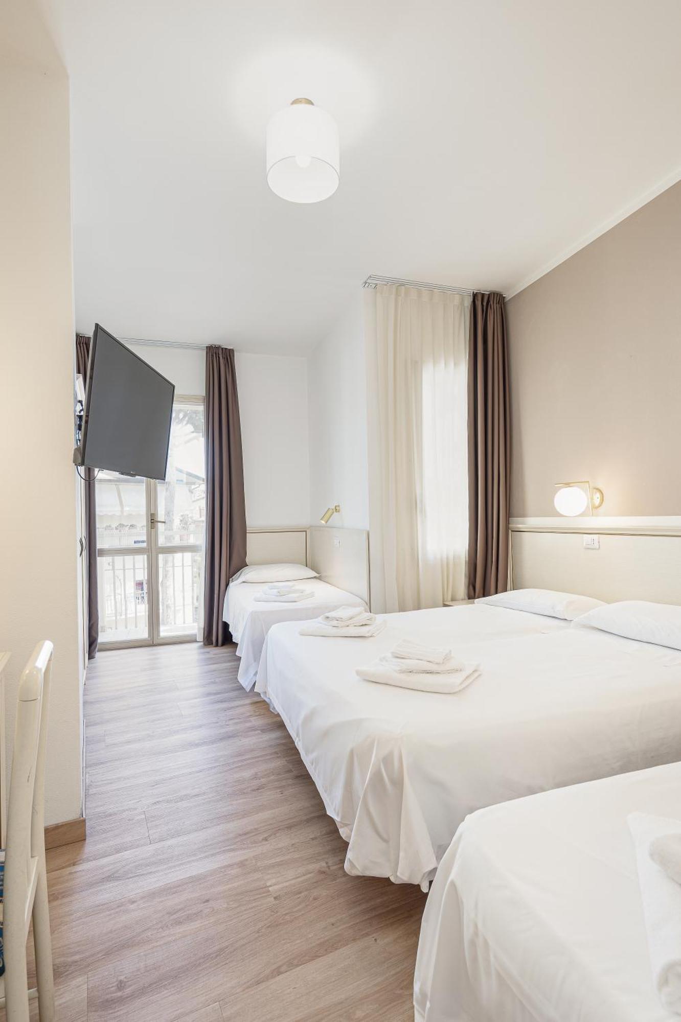 Hotel Schiller Cervia Exterior foto